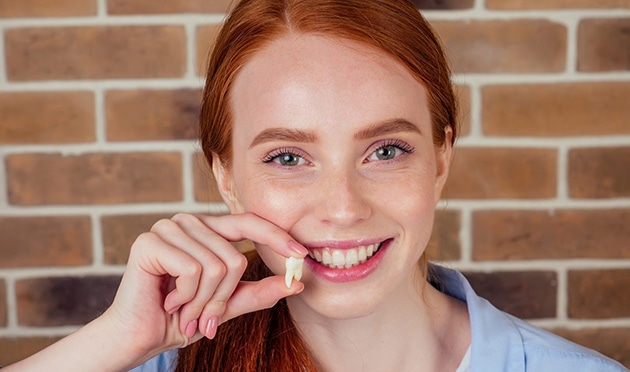 A female Dentist showing Teeth which is Extracted.Trust Randall Pointe Dental in Geneva, IL for Gentle Tooth Extractions